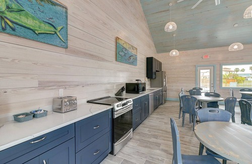 Port Aransas RV Rental | Community Pool, In Town, Dog Park, Fishing, Wifi, Laundry Room, Walking Paths