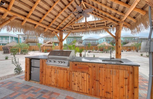 Port Aransas RV Rental | Community Pool, In Town, Dog Park, Fishing, Wifi, Laundry Room, Walking Paths