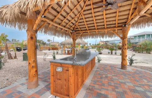 Port Aransas RV Rental | Community Pool, In Town, Dog Park, Fishing, Wifi, Laundry Room, Walking Paths