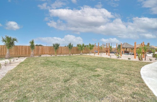 Port Aransas RV Rental | Community Pool, In Town, Dog Park, Fishing, Wifi, Laundry Room, Walking Paths