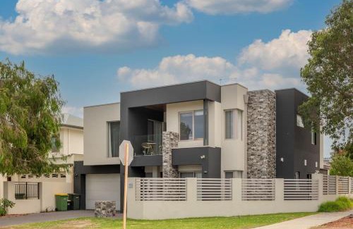Como House | Como Sora - A Breezy Tranquil Oasis on the Coast