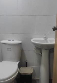 Suramericana Apartment | COMODA HABITACIÓN con COCINA INDEPENDIENTE EN LAURELES ESTADIO para 3 personas