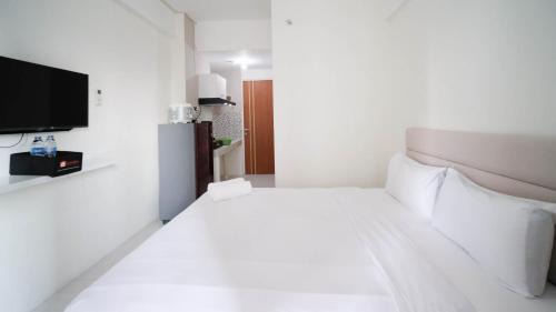 Surabaya Apartment | Compact and Tidy Studio at Puncak Dharmahusada Apartment By Travelio