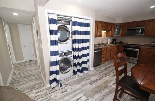 Osage Beach Condo | Compass Pointe Condo No Steps! Close to Pool! Baby & Kid Friendly! Inquire on Slip