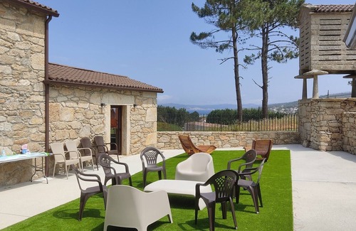 Laxe Cottage | Complete House with the best of a rural environment and just 1km from the beach