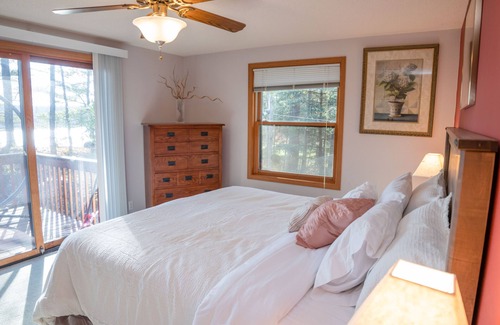 Tomahawk House | Complete serenity on this 5.5 acre modern waterfront property.