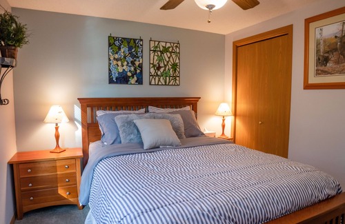 Tomahawk House | Complete serenity on this 5.5 acre modern waterfront property.