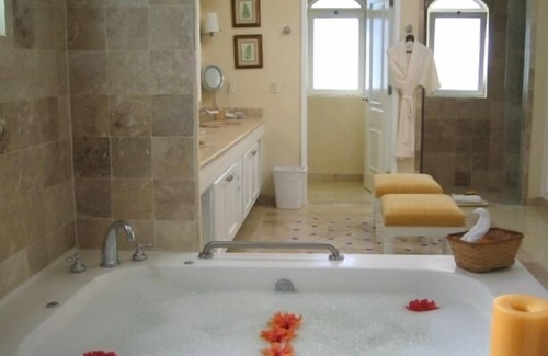 Cerritos Villa | Complete Villa with private pool ! Available April 1st - 16th