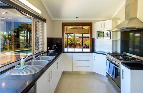 Carrara House | Complete Waterfront Family Retreat / Carrara QLD