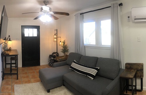 Lubbock House | Completely remodeled 1 bedroom guest house, close to TTU and Hospitals