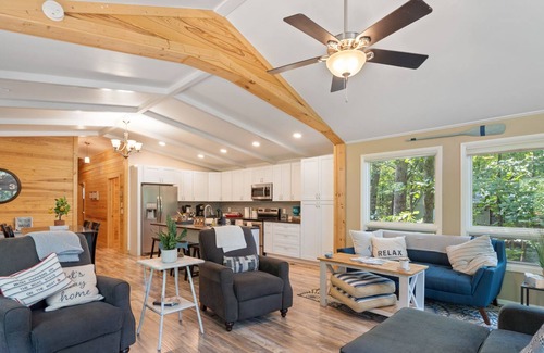 Reed Creek House | Completely Renovated Lake Hartwell House overlooking Beautiful Deep Water