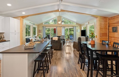 Reed Creek House | Completely Renovated Lake Hartwell House overlooking Beautiful Deep Water