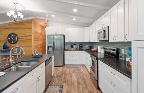Reed Creek House | Completely Renovated Lake Hartwell House overlooking Beautiful Deep Water