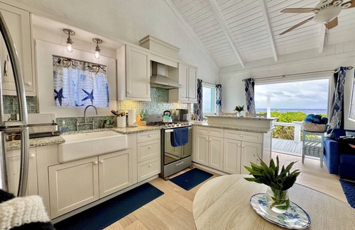 Hope Town House | CONCH QUEST - RIGHT ON THE BEACH AND BEAUTIFUL ATLANTIC OCEAN