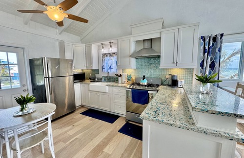 Hope Town House | CONCH QUEST - RIGHT ON THE BEACH AND BEAUTIFUL ATLANTIC OCEAN