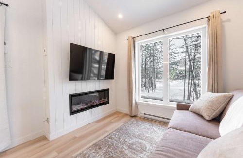 Saint Come Ski Chalet | Condo and Spa - Le Saloon Nordik