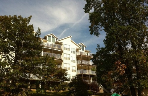 Osage Beach Condo | Condo at The Ledges! 2BR+Large Loft/2.5 BA Condo-2 Pools & Beach
