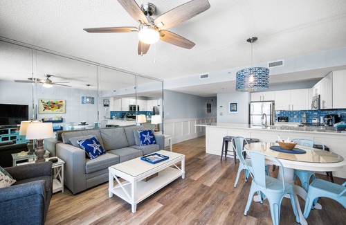 Destin Condo | CONDO IS ON THE BEACH! n 200+ 5-star reviews - Tiki Bar - 3 Pools - 2 Hot Tubs
