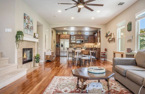 San Marcos Condo | Condo Near Carlsbad - Overlooks Pool