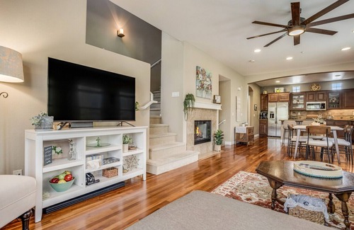 San Marcos Condo | Condo Near Carlsbad - Overlooks Pool