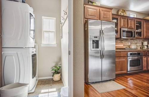 San Marcos Condo | Condo Near Carlsbad - Overlooks Pool