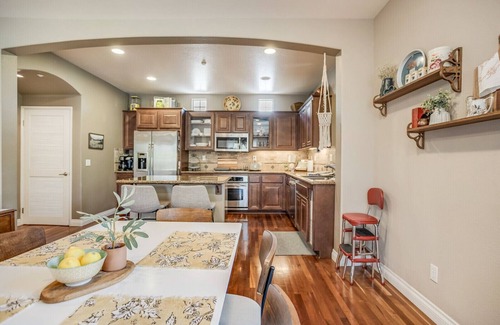 San Marcos Condo | Condo Near Carlsbad - Overlooks Pool