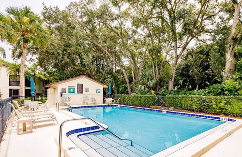The Meadows Condo | Condo near walking trails and Siesta Key Beach - Great Meadows Escape