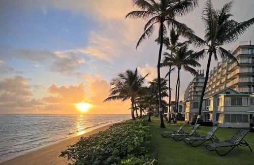 Punaluu House | Condo on Beach with AC