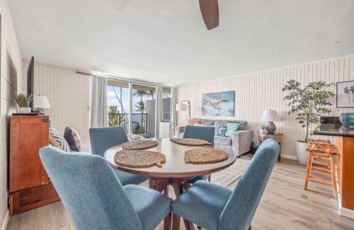 Punaluu House | Condo on Beach with AC
