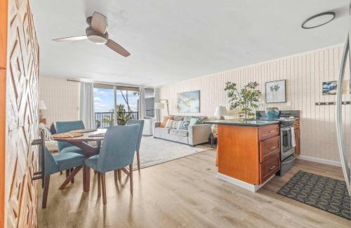 Punaluu House | Condo on Beach with AC