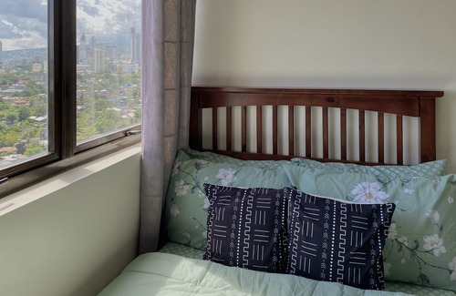 Mabolo Condo | Condo WIFI up to 100mbps Infinity Pool