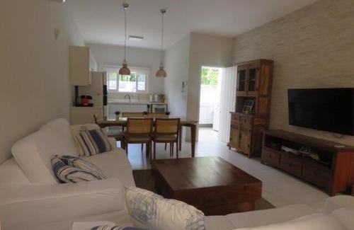 Barra do Una House | Condomínio em Barra do Una, 50 meters from the beach