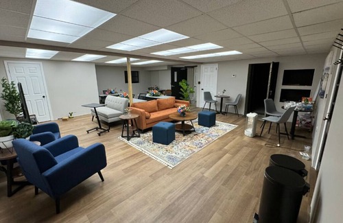 Cromwell Apartment | Conference Room Rental no sleeping arrangements