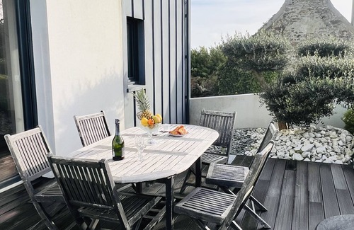 Goulven Villa | Confortable seaview mansion with elevator hamam + hot tube + closed garden