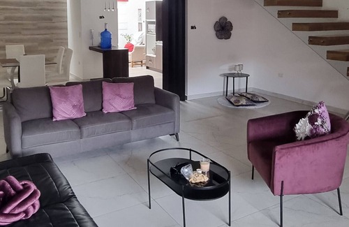Cuenca House | Confortable segura y con estilo, casa completa más suite en Cuenca.