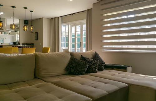 Bigorrilho Apartment | Conforto e Espaço para Família, 2 vagas, WiFi 500m