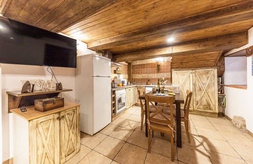 Paramo Cottage | Congosta, romantic cottage with private jacuzzi in the mountains