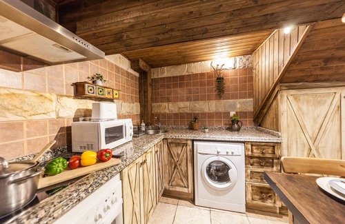Paramo Cottage | Congosta, romantic cottage with private jacuzzi in the mountains