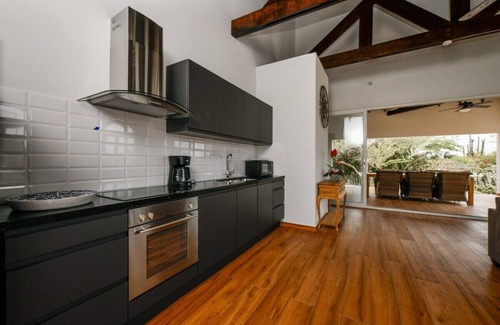 Santa Cruz House | Connect with nature through a mix of luxurious and striking details.