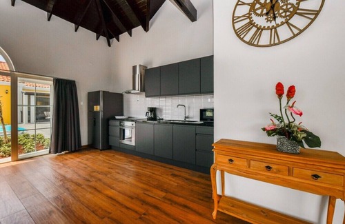 Santa Cruz House | Connect with nature through a mix of luxurious and striking details.