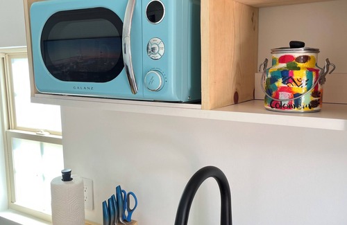 Fountain Apartment | Container Glamping With Nature Views/Jacuzzi/WIFI/FirePit