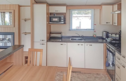 Kilcreggan House | Contemporary 12ft-wide caravan with one double and one twin.