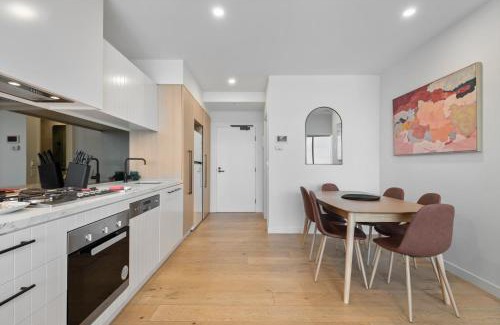 Clayton Apartment | Contemporary 2-Bed Haven with Swimming Pool