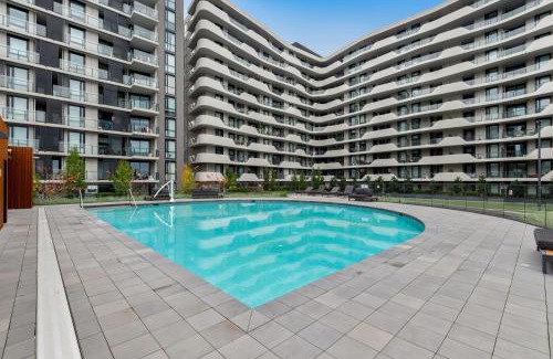 Clayton Apartment | Contemporary 2-Bed Haven with Swimming Pool
