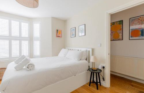 Leabridge Apartment | Contemporary 2BD Cottage-Style Flat Hackney