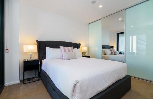 City East Apartment | Contemporary 2BR Retreat in the Heart of Civic - Hosted by Canstay
