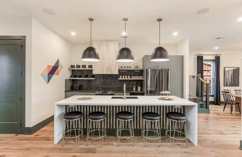 Milan House | Contemporary Art | Heated Pool and Hot Tub