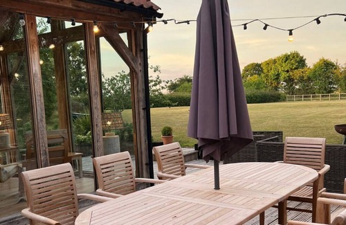 Fakenham House | Contemporary Barn Set In A Tranquil Location