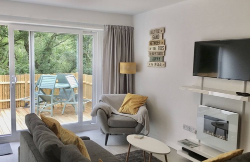 Looe Villa | Contemporary Beach Villa With Sea and Woodland Views - 2 Minutes Walk From Beach
