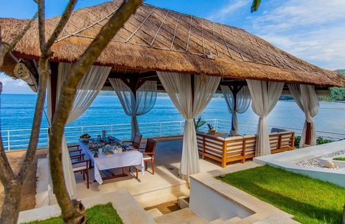 Manggis Villa | Contemporary-Colonial Style 3BR Villa W/Ocean View, Candidasa! Stunning View!